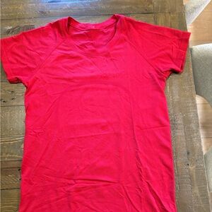 Like new Lululemon short sleeve swifty tech top.